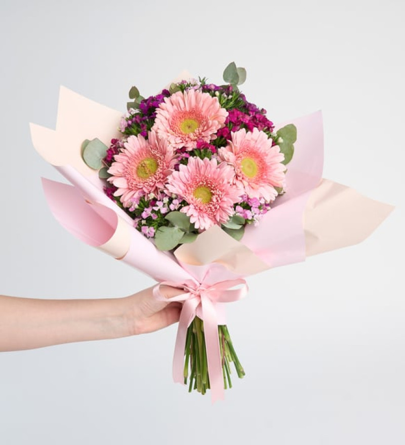 Lila Bukette Pembe Gerberalar ve Hüsnüyusuflar